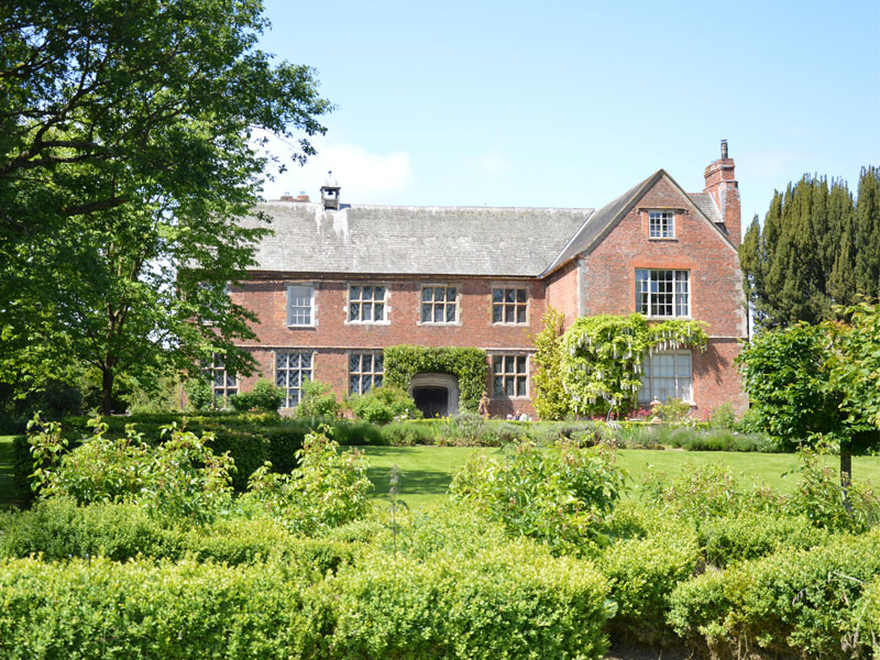wedding-venue-hellens-manor